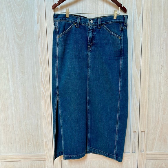 Levi’s Denim Midi Skirt Size 8 - Picture 1 of 5